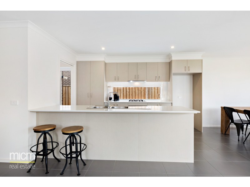 4 Dingo Street, Point Cook VIC 3030