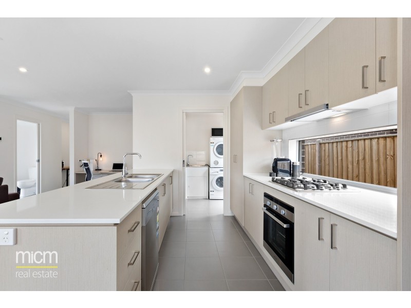 4 Dingo Street, Point Cook VIC 3030