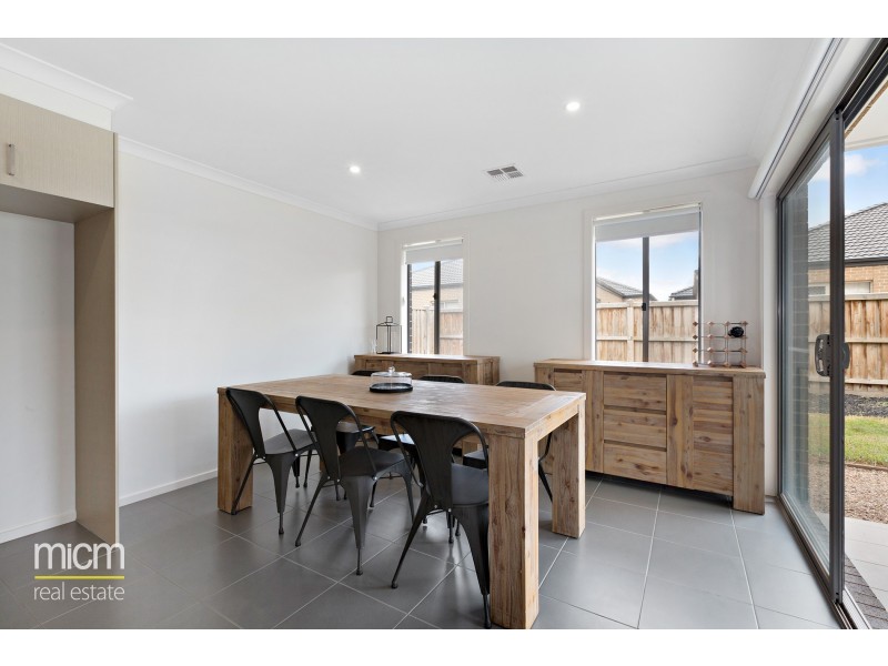 4 Dingo Street, Point Cook VIC 3030