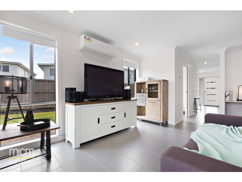 4 Dingo Street, Point Cook VIC 3030