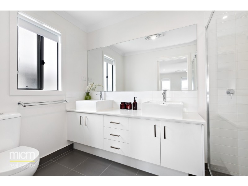 4 Dingo Street, Point Cook VIC 3030