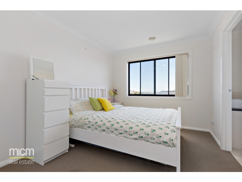 8 Gillian Place, Point Cook VIC 3030