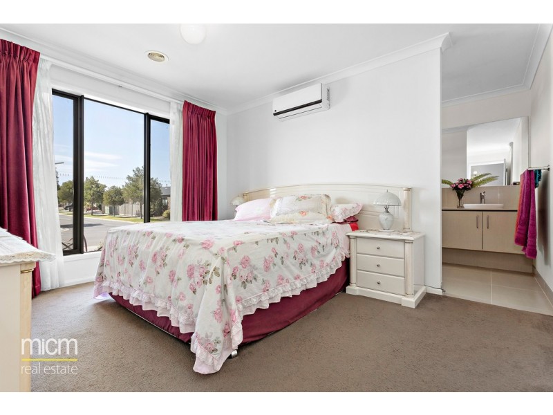 28 Seagrass Crescent, Point Cook VIC 3030