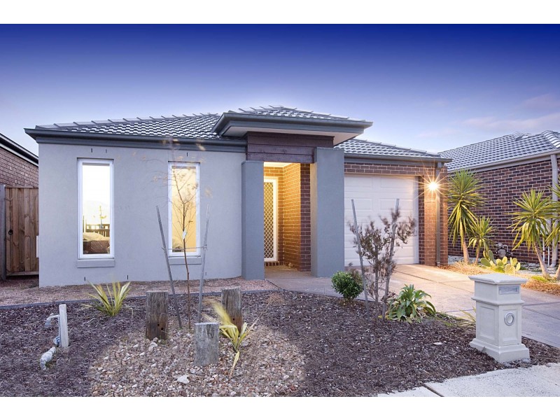 8 Biscay Street, Point Cook VIC 3030