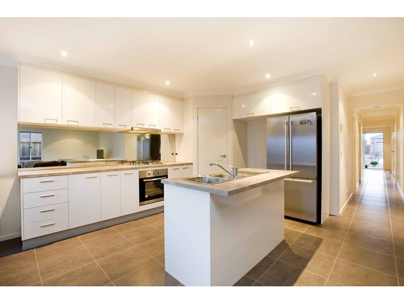 8 Biscay Street, Point Cook VIC 3030
