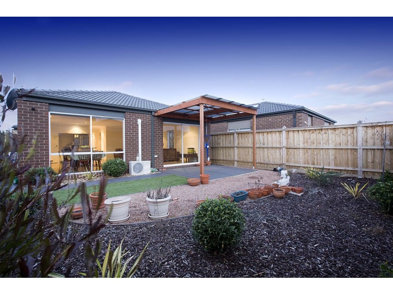 8 Biscay Street, Point Cook VIC 3030