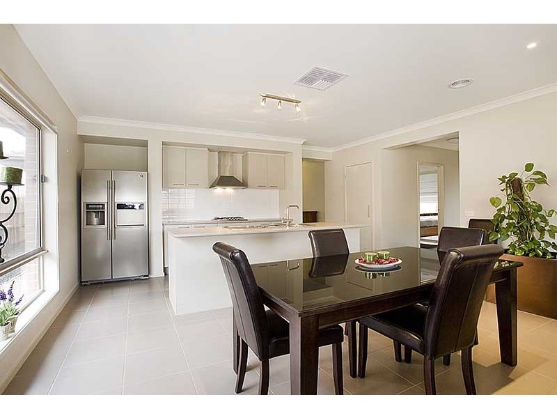 21 Oakland Avenue, Point Cook VIC 3030