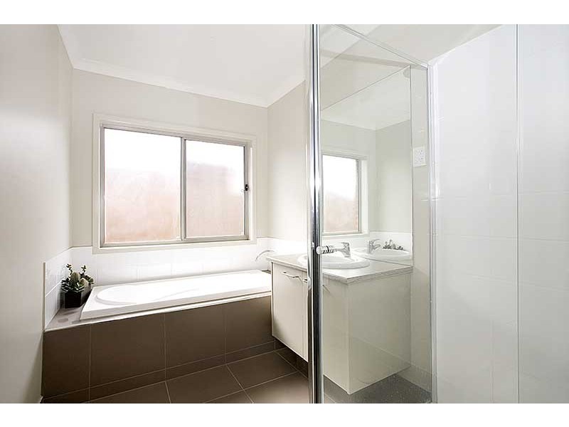 21 Oakland Avenue, Point Cook VIC 3030