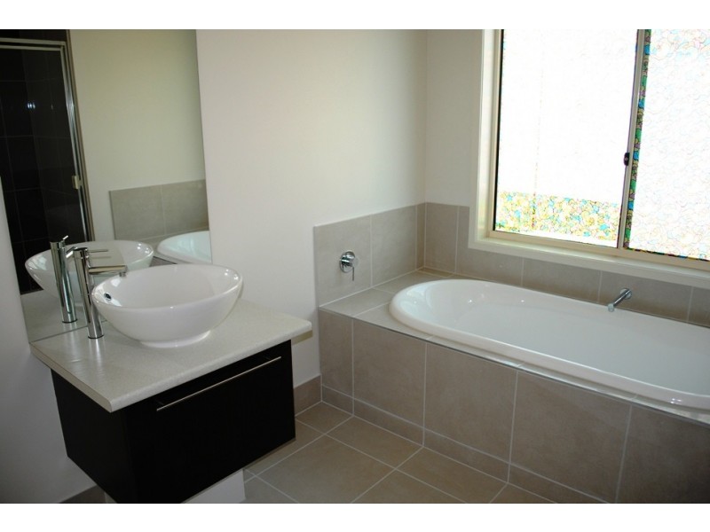 2 Ferriman Way, Truganina VIC 3029