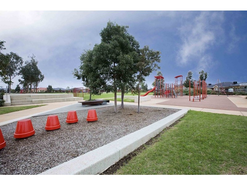 15 Breasley Parkway, Point Cook VIC 3030