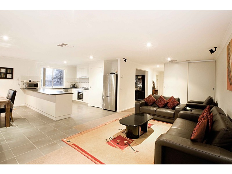 11 Hemlock Crescent, Point Cook VIC 3030