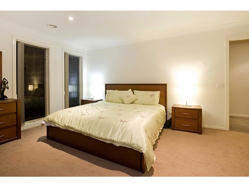 11 Hemlock Crescent, Point Cook VIC 3030