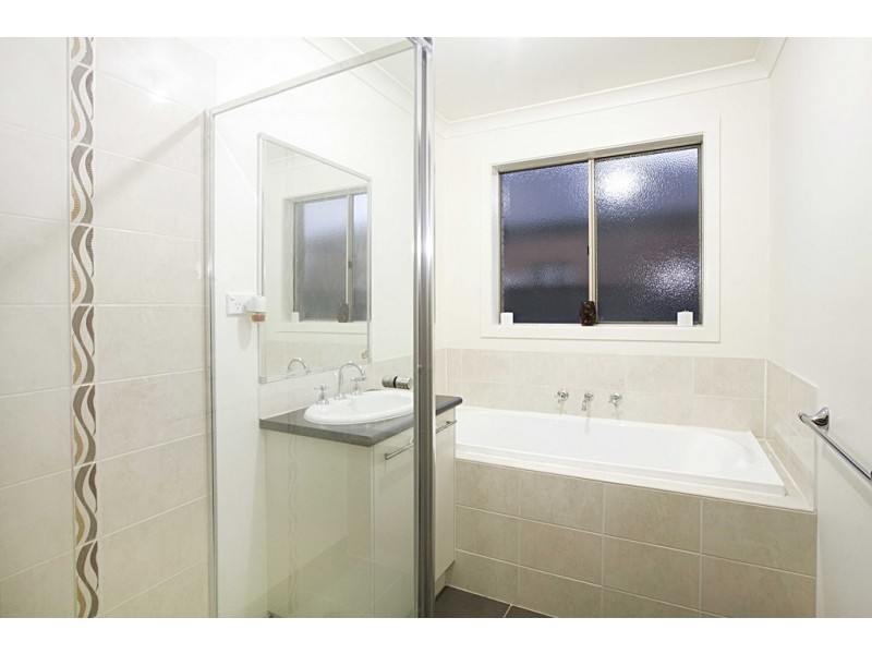 11 Hemlock Crescent, Point Cook VIC 3030