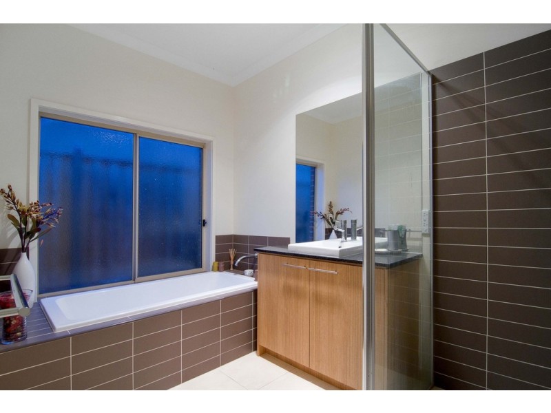 6 Penshurst Avenue, Williams Landing VIC 3027