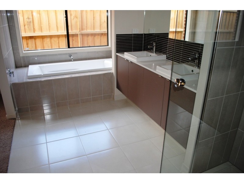 36 Australis Drive, Williams Landing VIC 3027