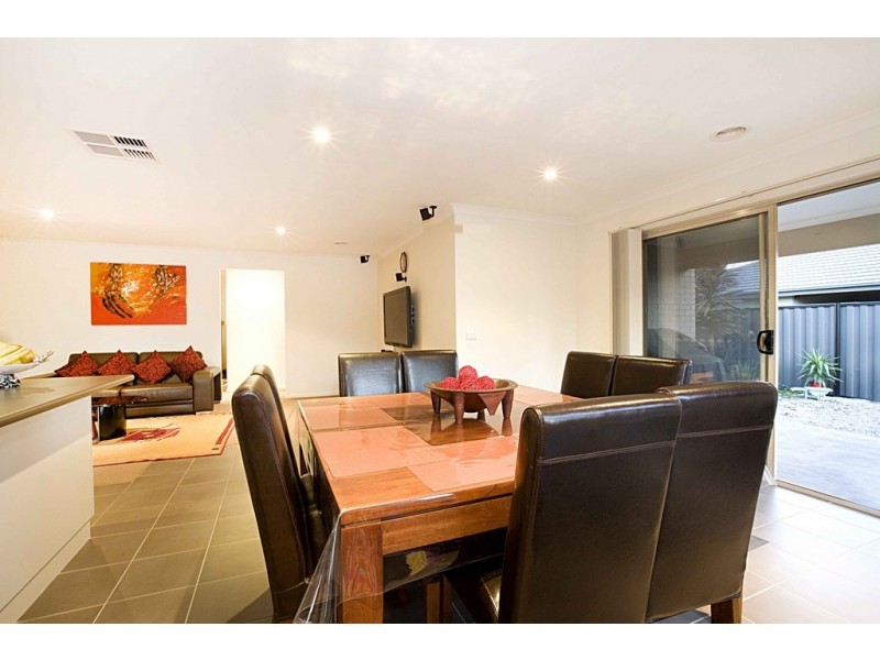 11 Hemlock Crescent, Point Cook VIC 3030