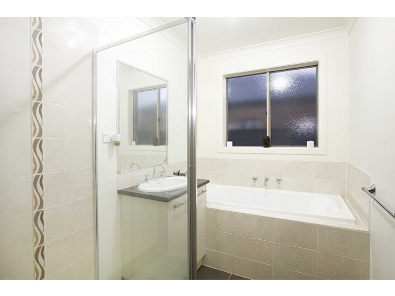 11 Hemlock Crescent, Point Cook VIC 3030