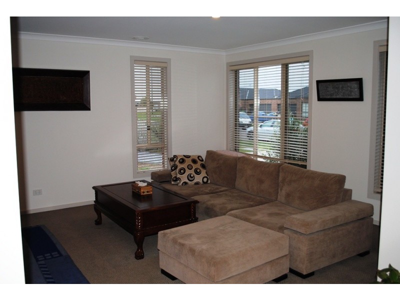 13 Cheviot Drive, Truganina VIC 3029