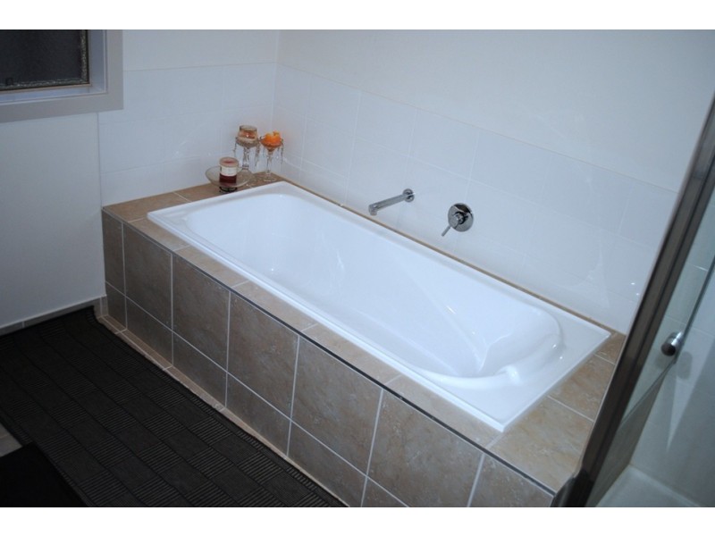 13 Cheviot Drive, Truganina VIC 3029