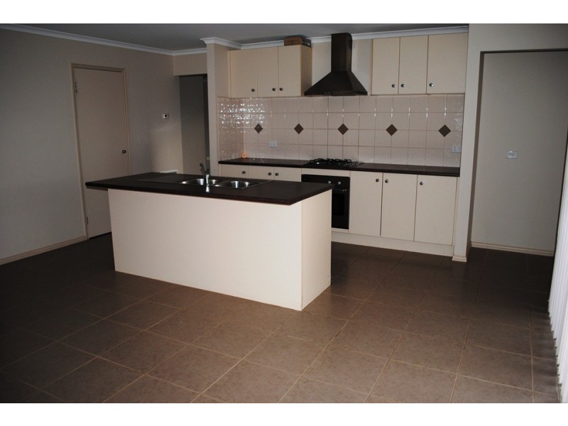 3 Muros Close, Point Cook VIC 3030