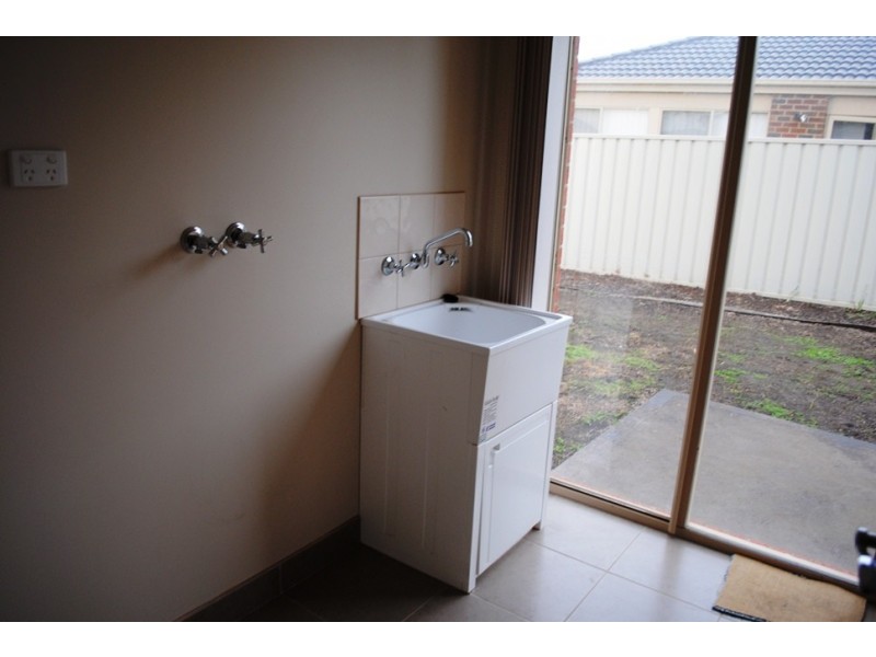 3 Muros Close, Point Cook VIC 3030