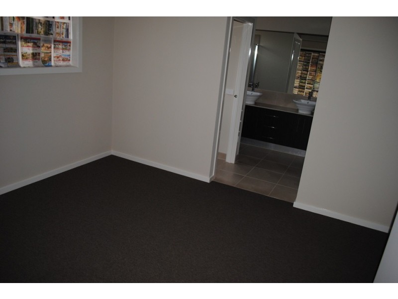 6 Daisybush Drive, Point Cook VIC 3030