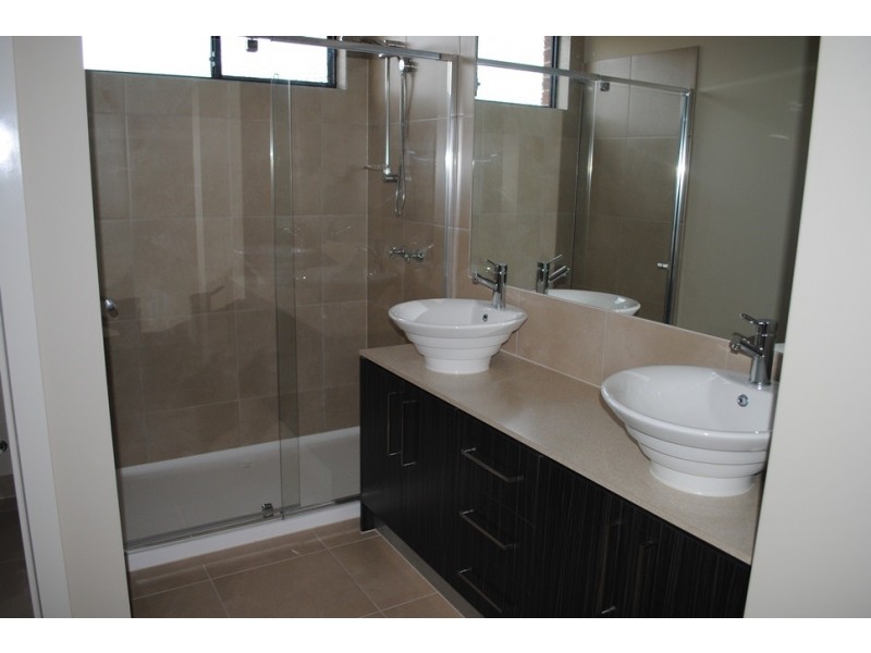 6 Daisybush Drive, Point Cook VIC 3030