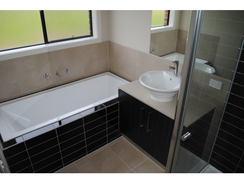 6 Daisybush Drive, Point Cook VIC 3030