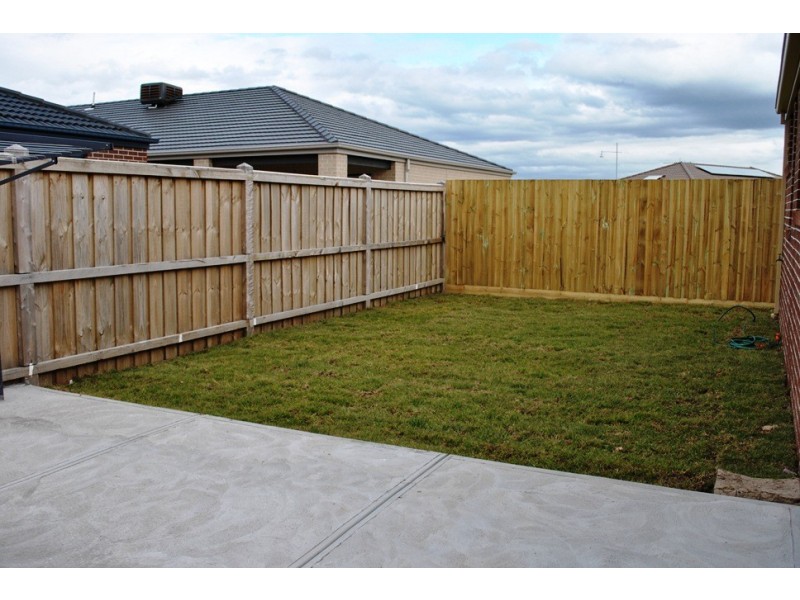 6 Daisybush Drive, Point Cook VIC 3030