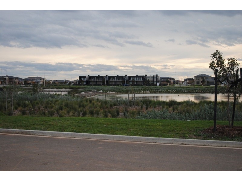 6 Daisybush Drive, Point Cook VIC 3030