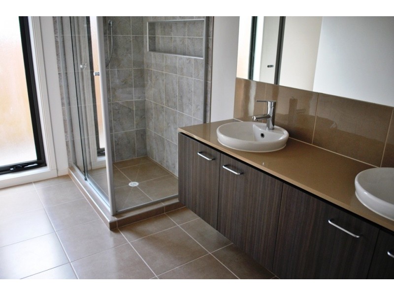 8 Millpond Drive, Point Cook VIC 3030