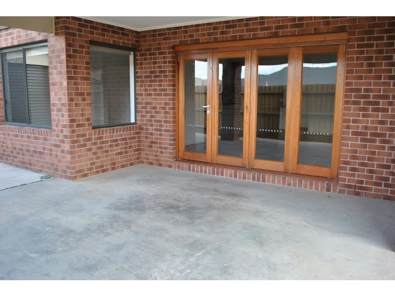 8 Millpond Drive, Point Cook VIC 3030