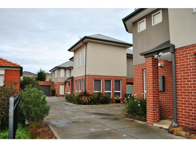 2/83 Dunnings Road, Point Cook VIC 3030