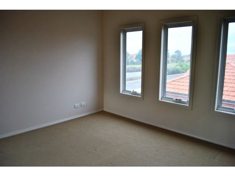 2/83 Dunnings Road, Point Cook VIC 3030