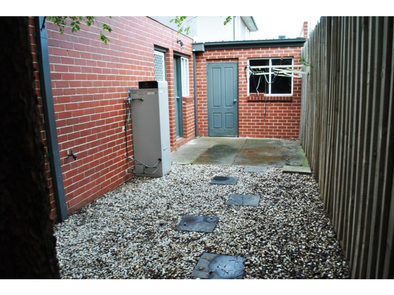 2/83 Dunnings Road, Point Cook VIC 3030