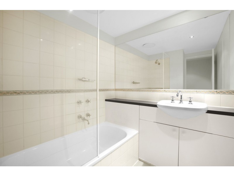 11/1 Riverside Quay, Southbank VIC 3006