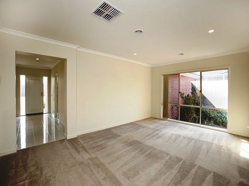 10 Magnetic Avenue, Point Cook VIC 3030