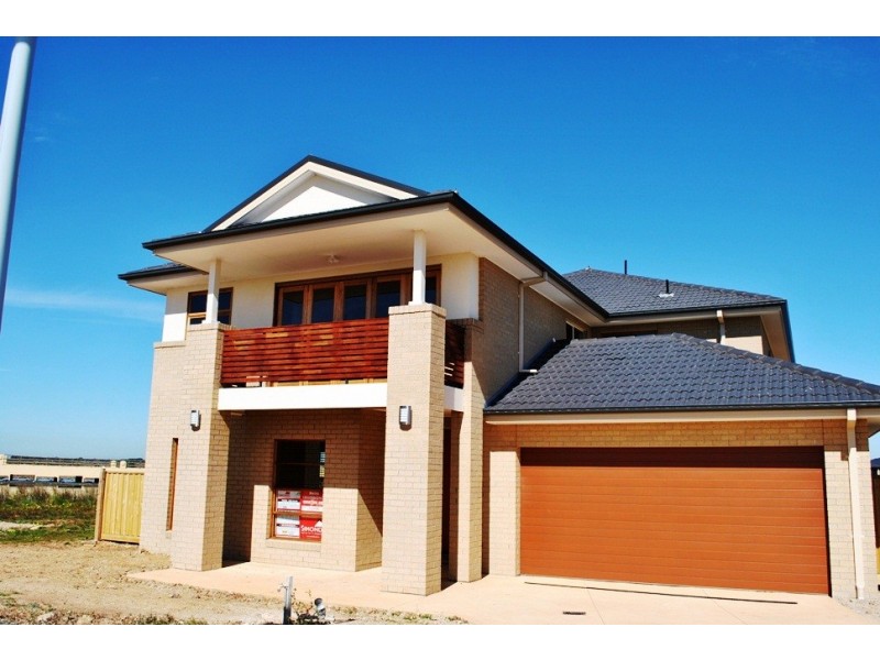 10 Spraypoint Drive, Sanctuary Lakes VIC 3030