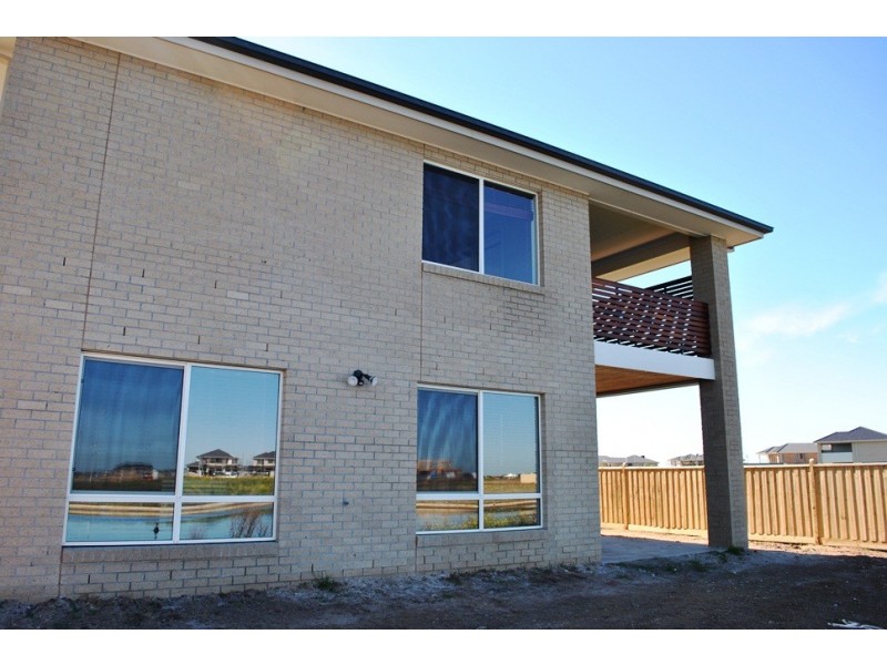 10 Spraypoint Drive, Sanctuary Lakes VIC 3030