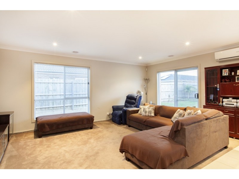 19 Grassbird Drive, Point Cook VIC 3030