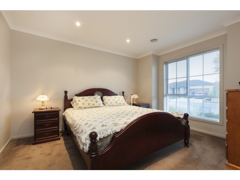 19 Grassbird Drive, Point Cook VIC 3030