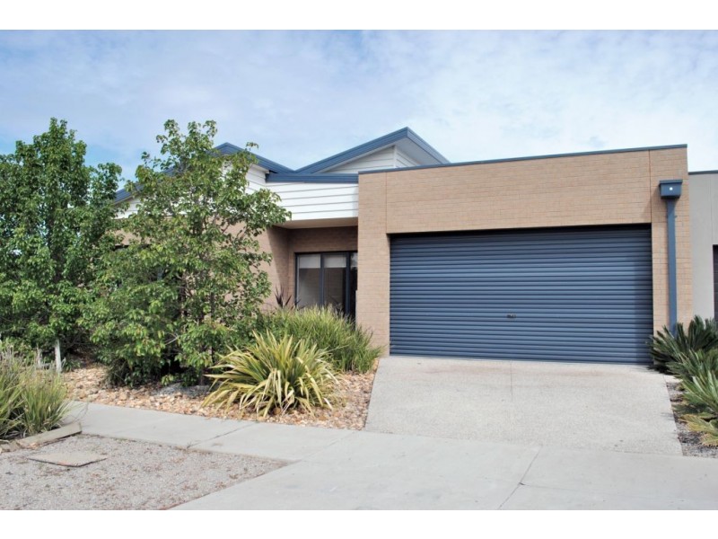 14 Feather Place, Point Cook VIC 3030