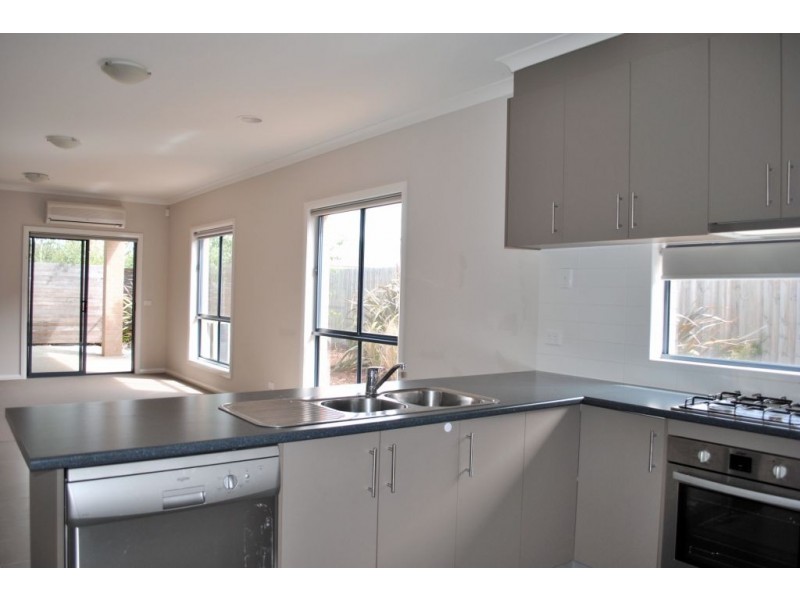 14 Feather Place, Point Cook VIC 3030