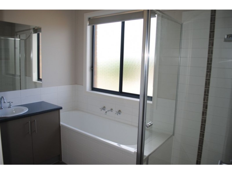 14 Feather Place, Point Cook VIC 3030