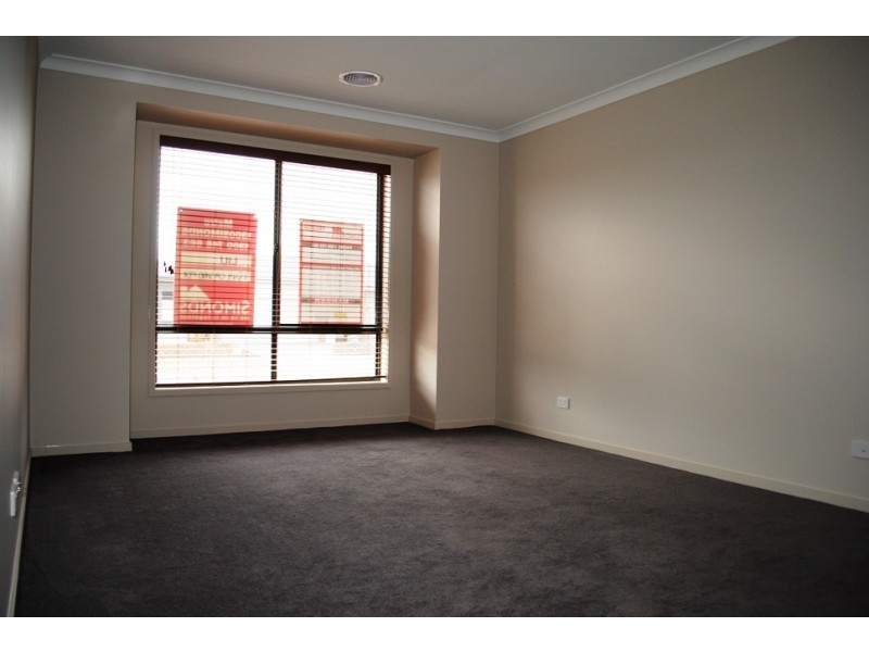 6 Casino Parade, Point Cook VIC 3030