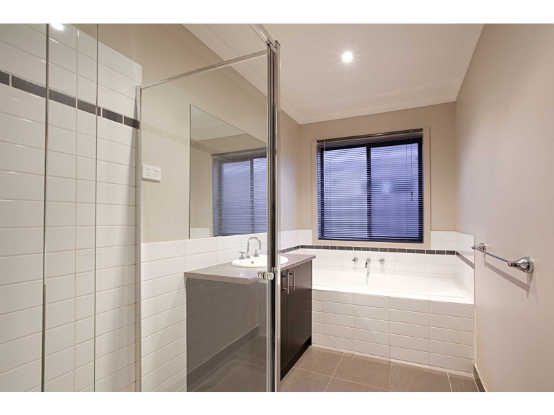 5 Terrene Terrace, Point Cook VIC 3030