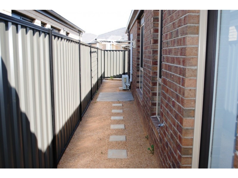 6 Vicky Court, Point Cook VIC 3030