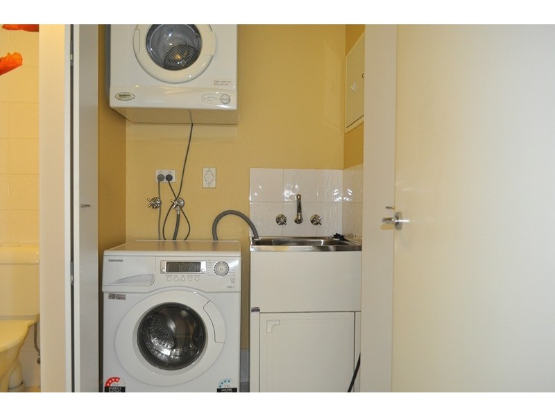 1226/99 Whiteman Street, Southbank VIC 3006