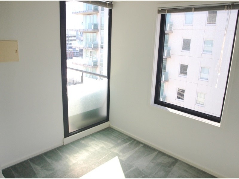 1236/99 Whiteman Street, Southbank VIC 3006