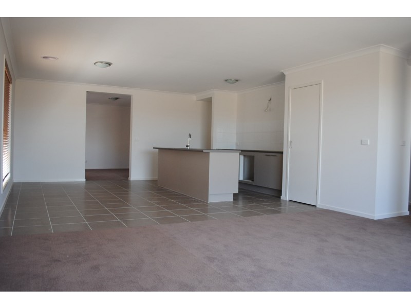 16 Wuranda Parade, Point Cook VIC 3030